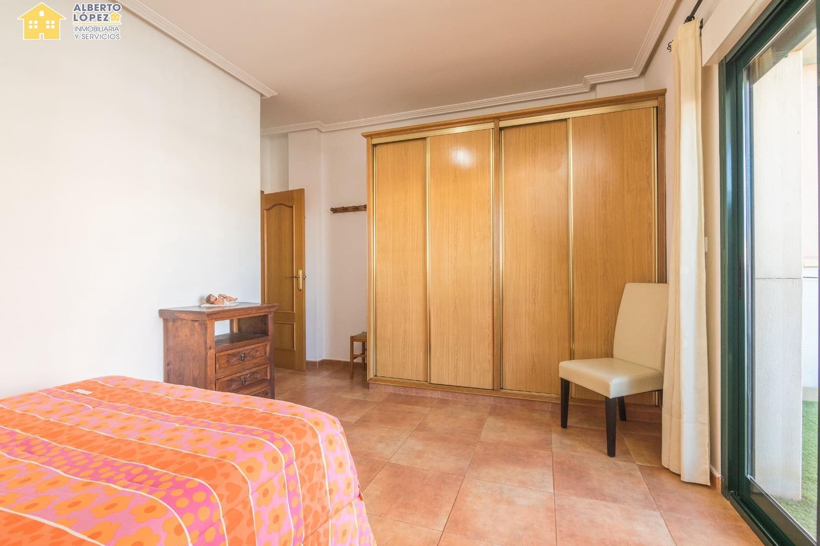 4 slaapkamer Rijtjeshuis te koop in El Altet - € 271.000 (Ref: 9449408)