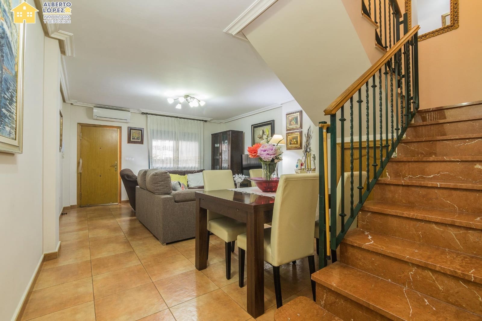 4 slaapkamer Rijtjeshuis te koop in El Altet - € 271.000 (Ref: 9449408)