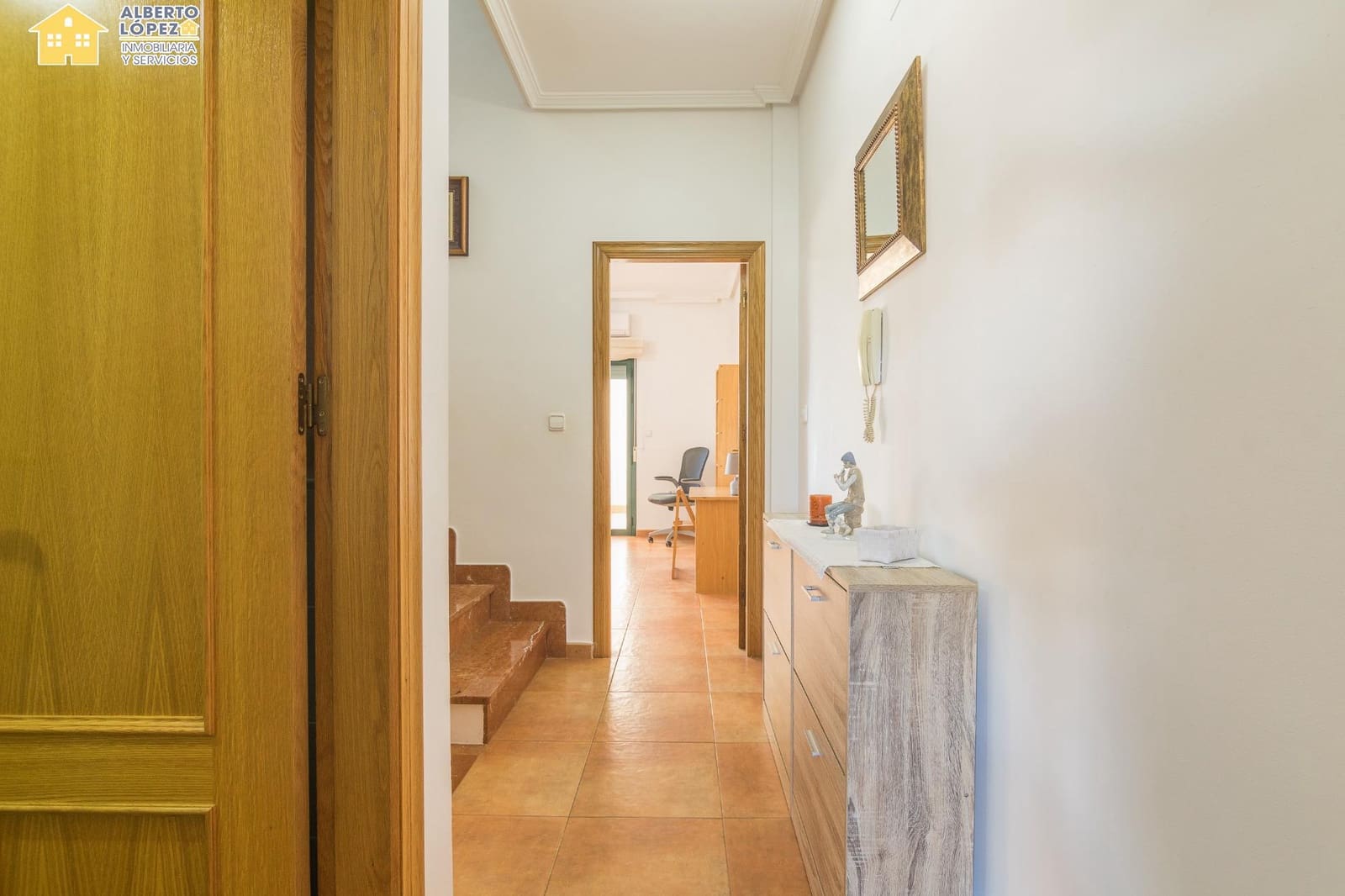 4 slaapkamer Rijtjeshuis te koop in El Altet - € 271.000 (Ref: 9449408)