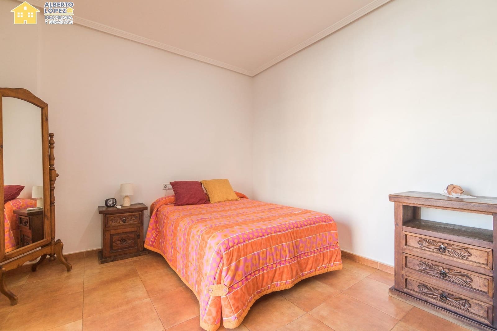 4 slaapkamer Rijtjeshuis te koop in El Altet - € 271.000 (Ref: 9449408)