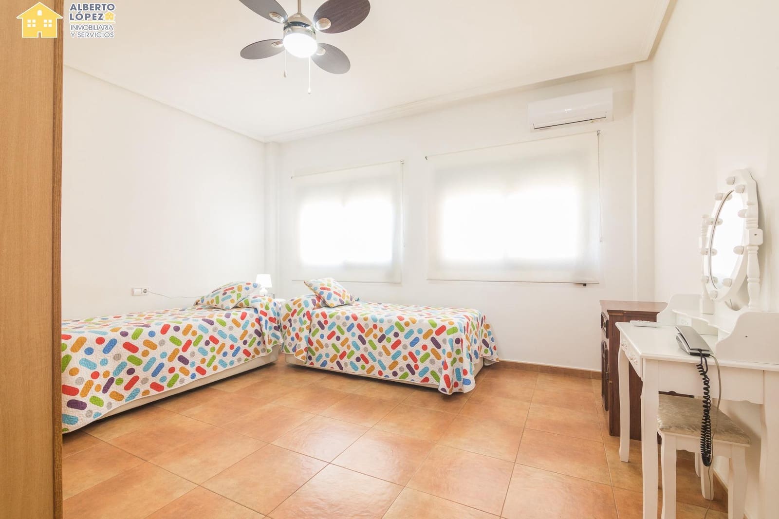 4 slaapkamer Rijtjeshuis te koop in El Altet - € 271.000 (Ref: 9449408)