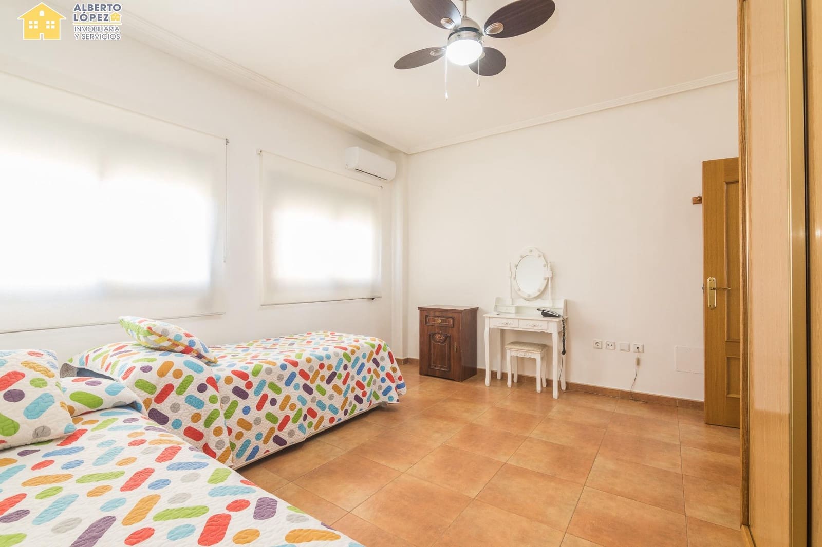 4 slaapkamer Rijtjeshuis te koop in El Altet - € 271.000 (Ref: 9449408)