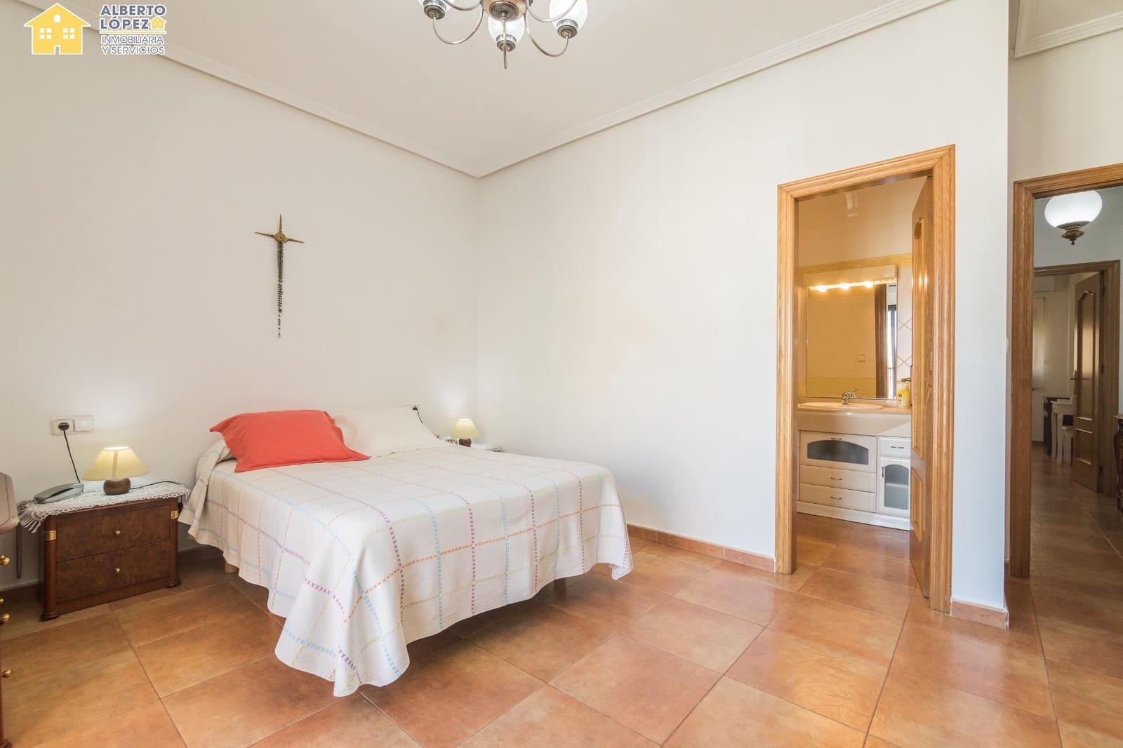 4 slaapkamer Rijtjeshuis te koop in El Altet - € 271.000 (Ref: 9449408)