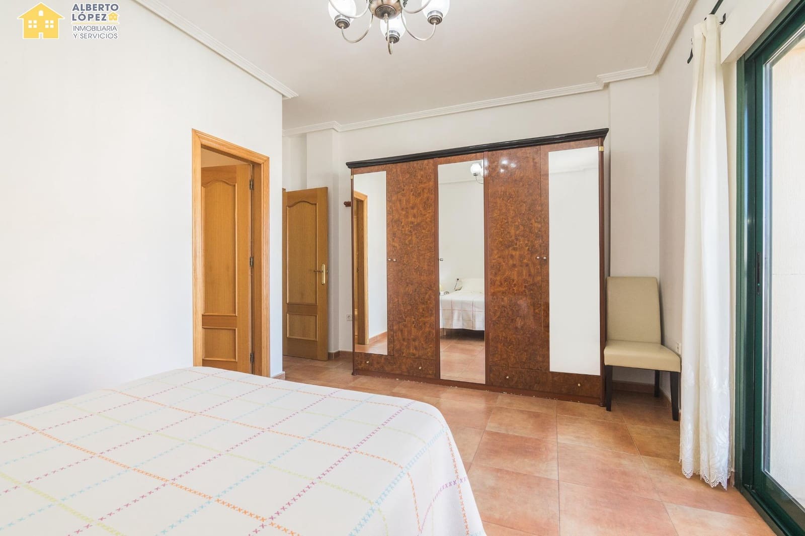 4 slaapkamer Rijtjeshuis te koop in El Altet - € 271.000 (Ref: 9449408)