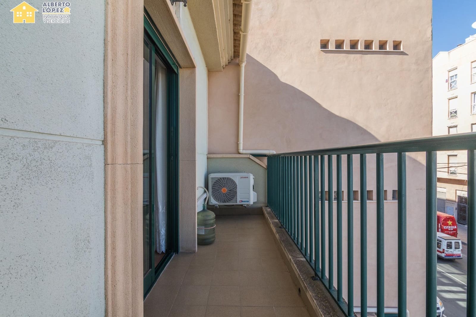 4 slaapkamer Rijtjeshuis te koop in El Altet - € 271.000 (Ref: 9449408)