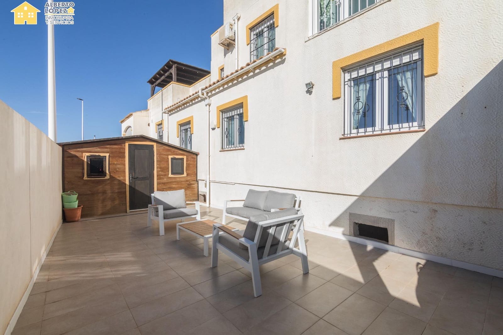 4 sovrum Radhus till salu i Gran Alacant med pool - 380 000 € (Ref: 9474265)