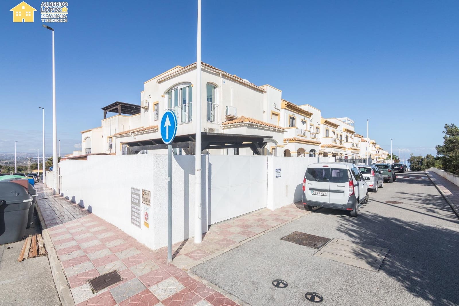 4 sovrum Radhus till salu i Gran Alacant med pool - 380 000 € (Ref: 9474265)