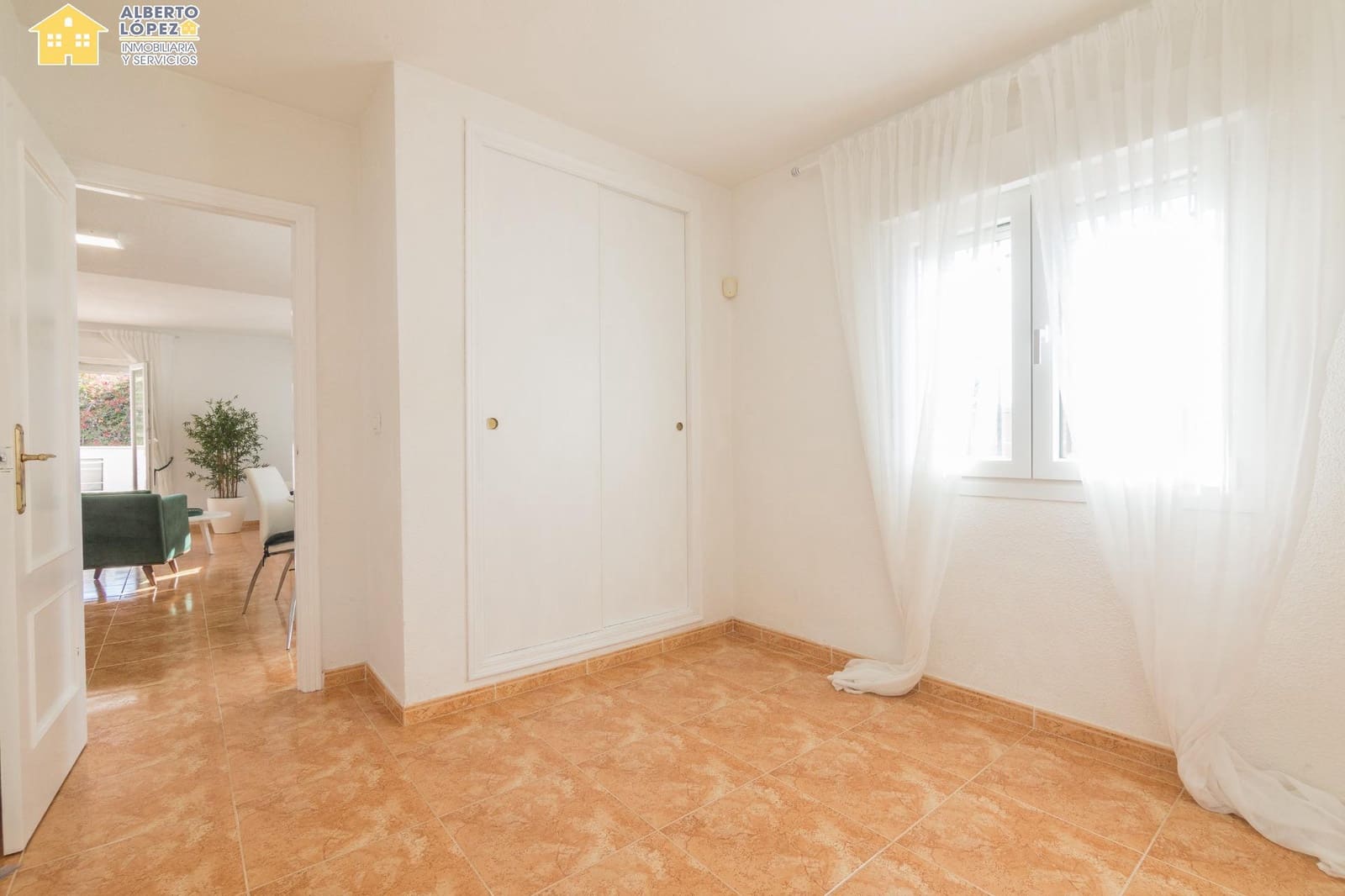 4 sovrum Radhus till salu i Gran Alacant med pool - 380 000 € (Ref: 9474265)