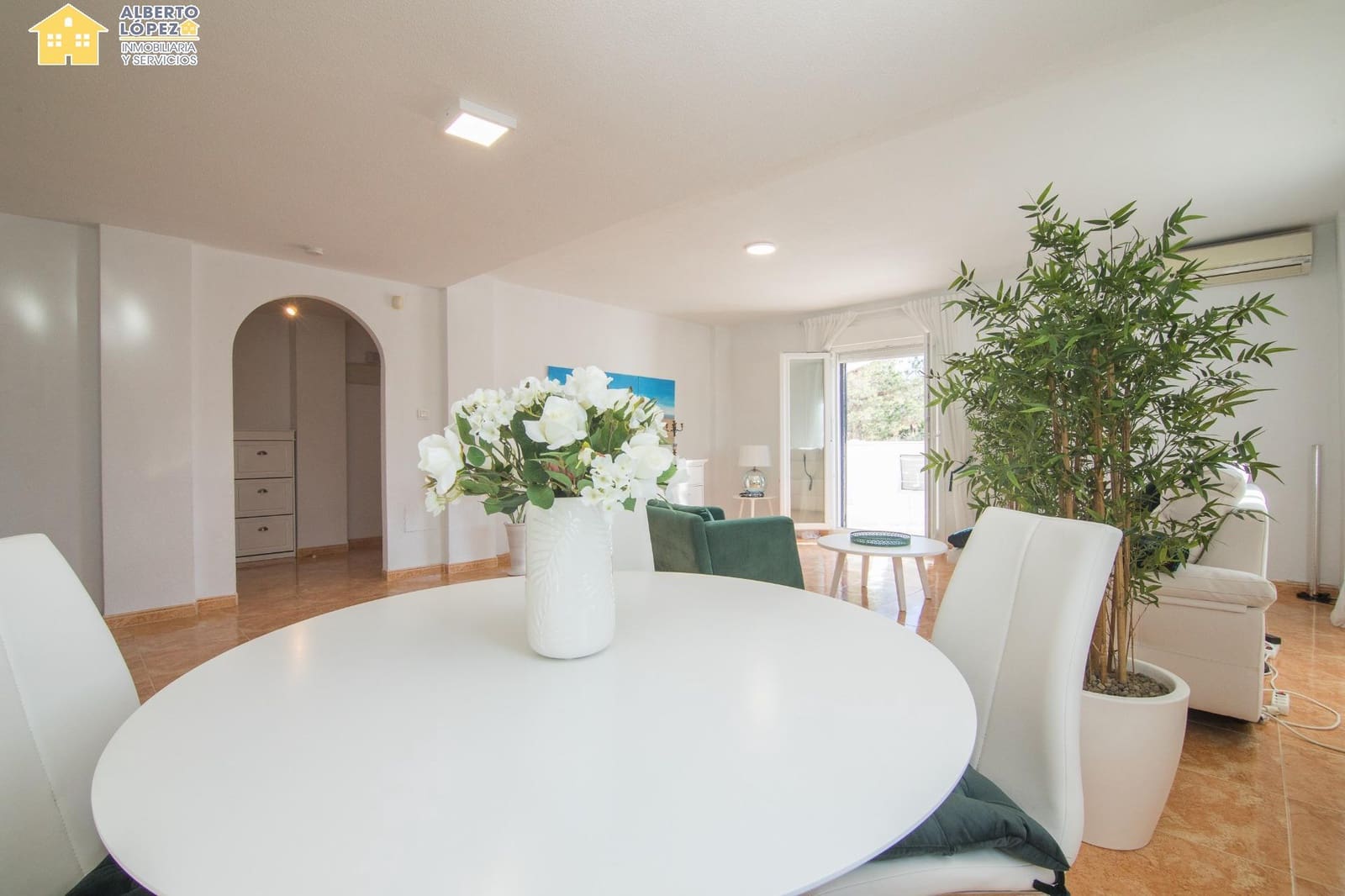 4 sovrum Radhus till salu i Gran Alacant med pool - 380 000 € (Ref: 9474265)