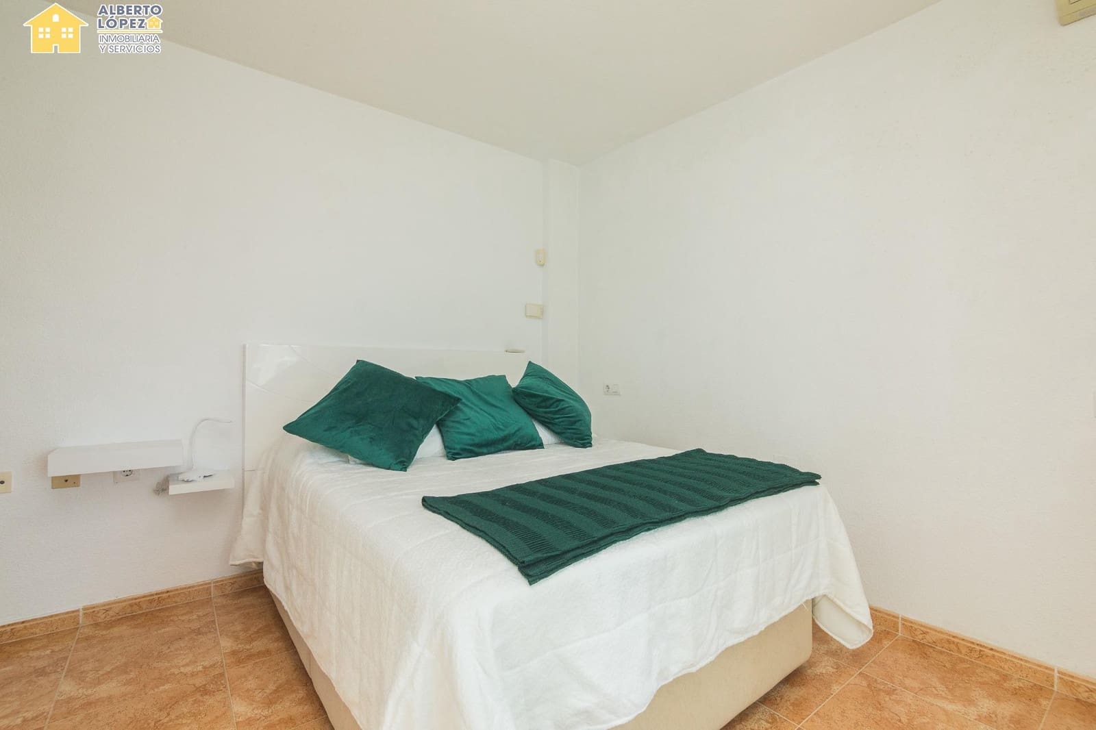 4 sovrum Radhus till salu i Gran Alacant med pool - 380 000 € (Ref: 9474265)