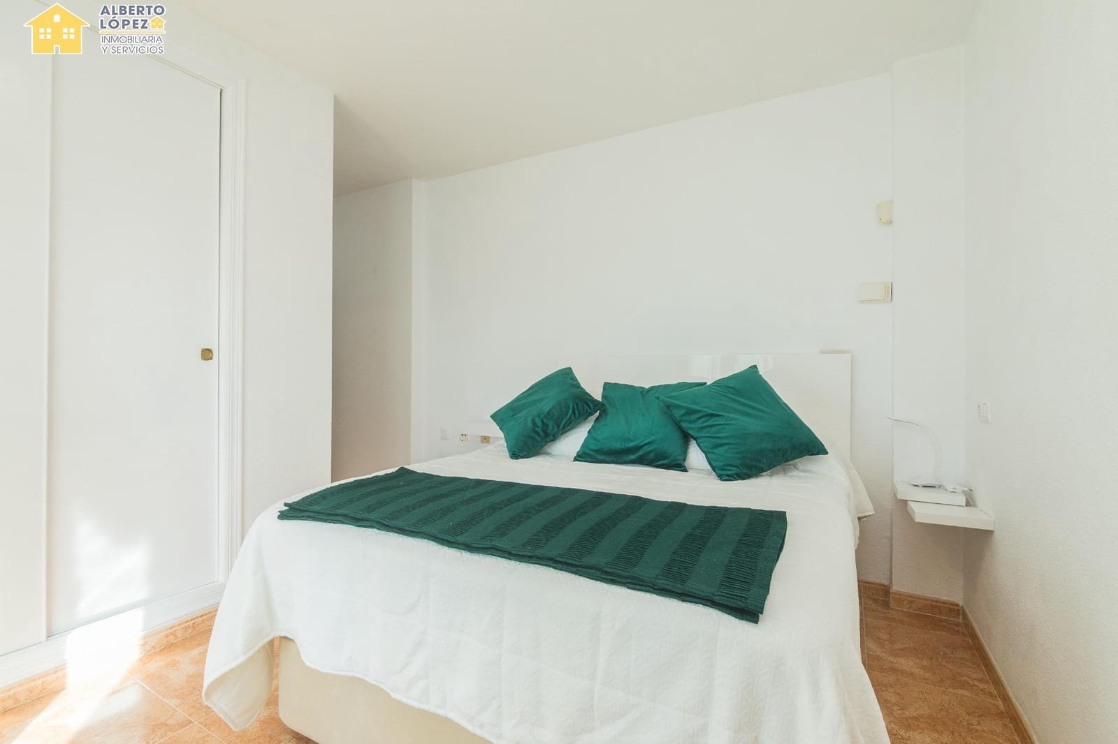 4 sovrum Radhus till salu i Gran Alacant med pool - 380 000 € (Ref: 9474265)