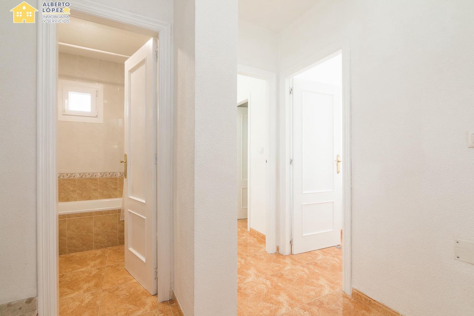 4 sovrum Radhus till salu i Gran Alacant med pool - 380 000 € (Ref: 9474265)