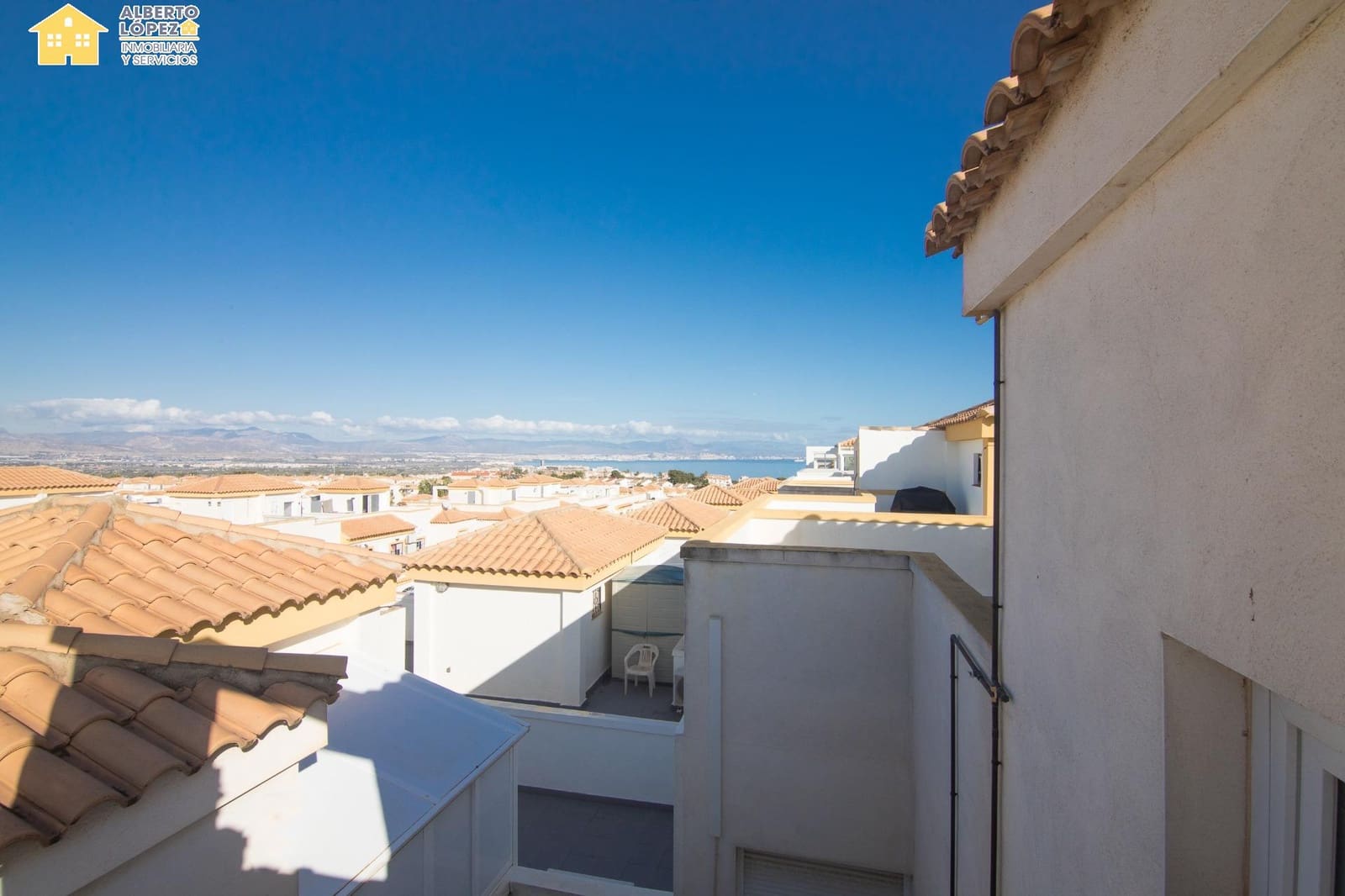 4 sovrum Radhus till salu i Gran Alacant med pool - 380 000 € (Ref: 9474265)