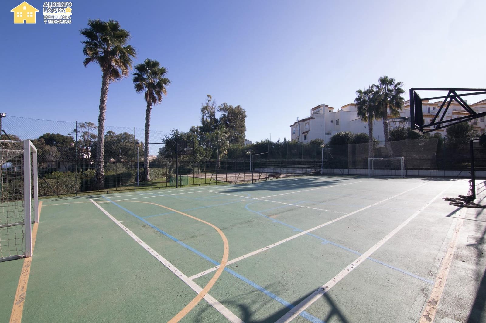 4 sovrum Radhus till salu i Gran Alacant med pool - 380 000 € (Ref: 9474265)