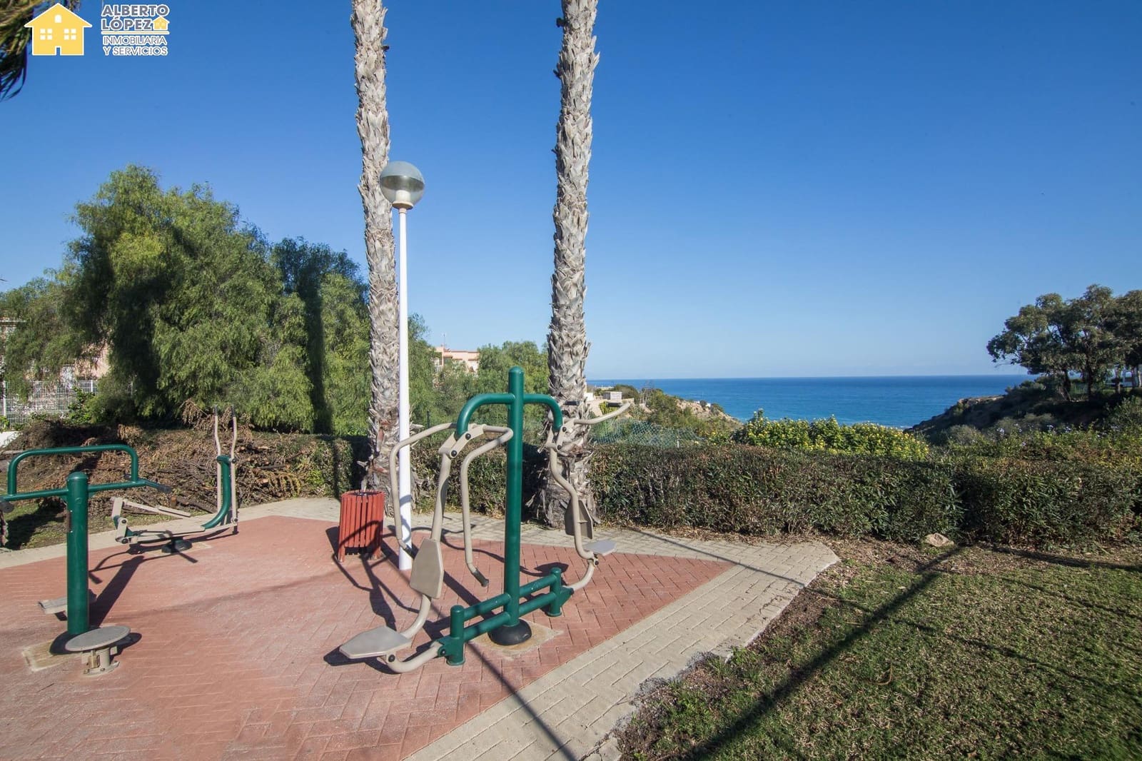 4 sovrum Radhus till salu i Gran Alacant med pool - 380 000 € (Ref: 9474265)