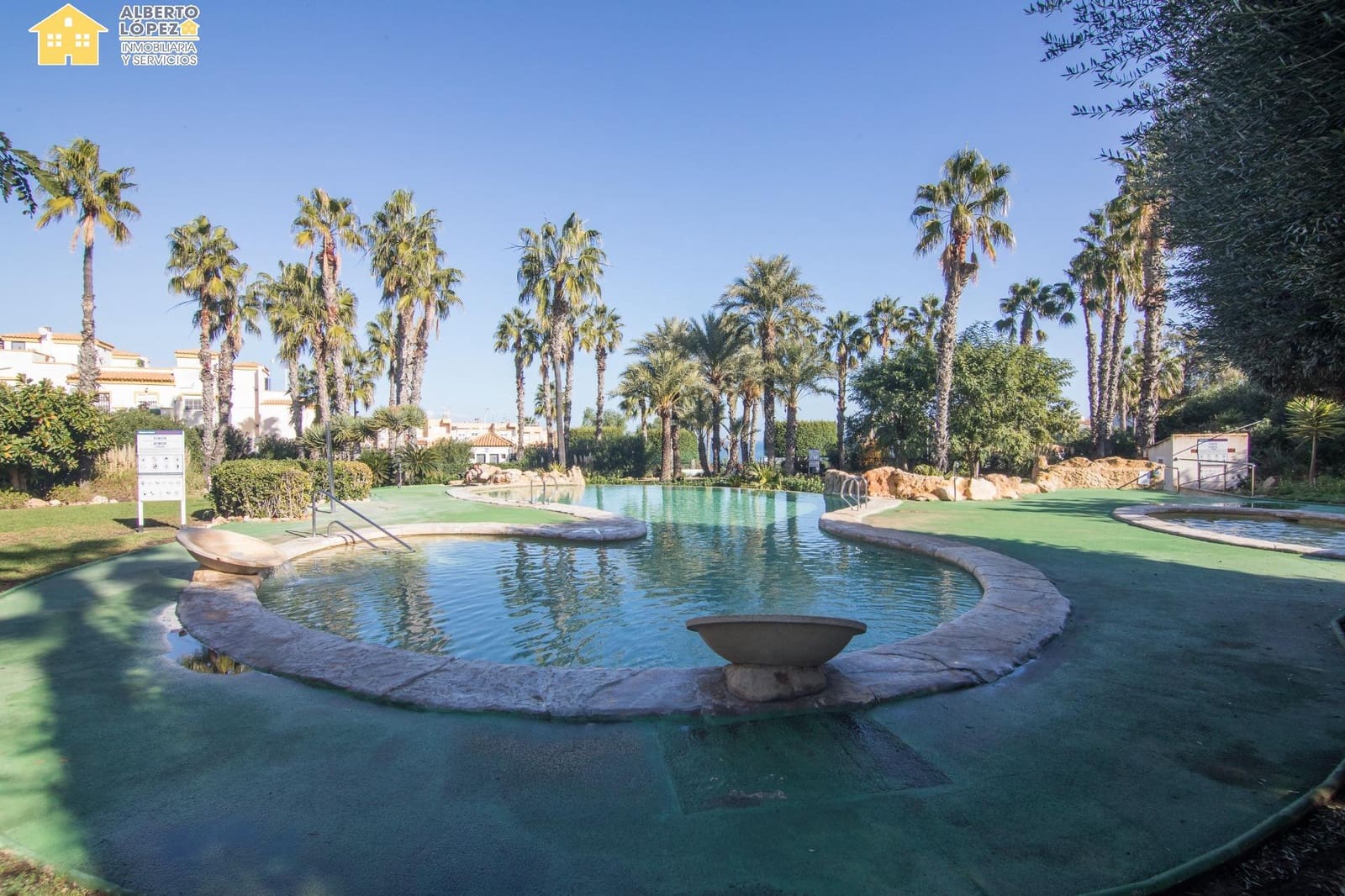 4 sovrum Radhus till salu i Gran Alacant med pool - 380 000 € (Ref: 9474265)