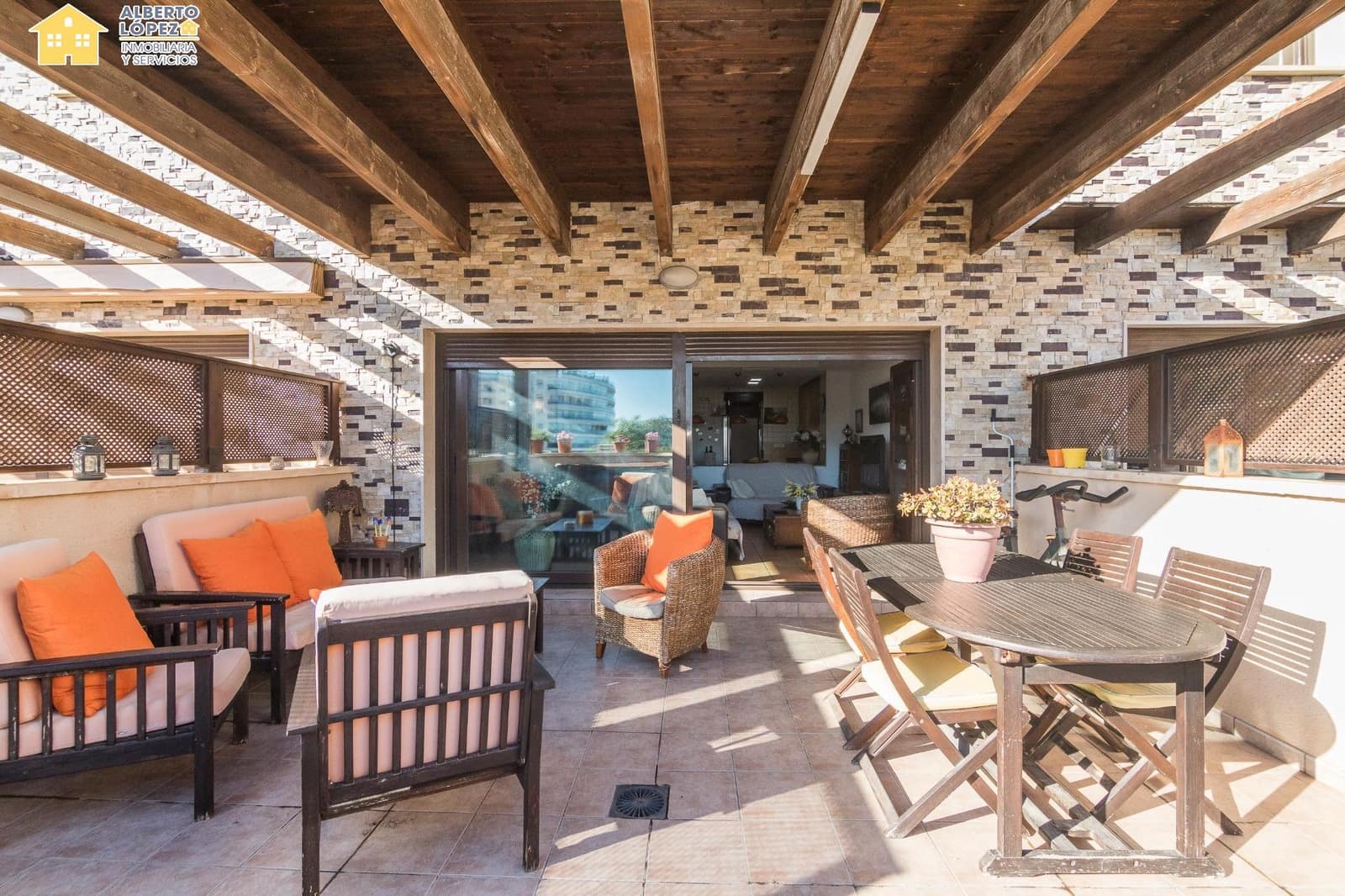 3 soverom Bungalow til salgs i Arenales del Sol med svømmebasseng garasje - € 375 000 (Ref: 9474266)