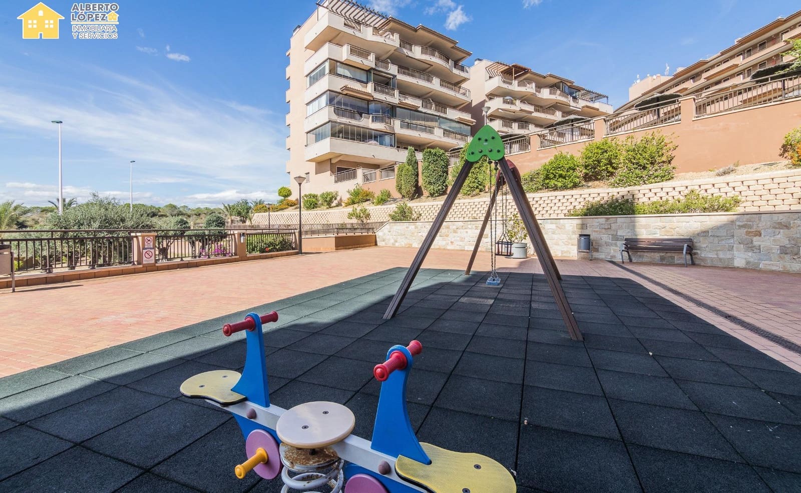 3 soverom Bungalow til salgs i Arenales del Sol med svømmebasseng garasje - € 375 000 (Ref: 9474266)