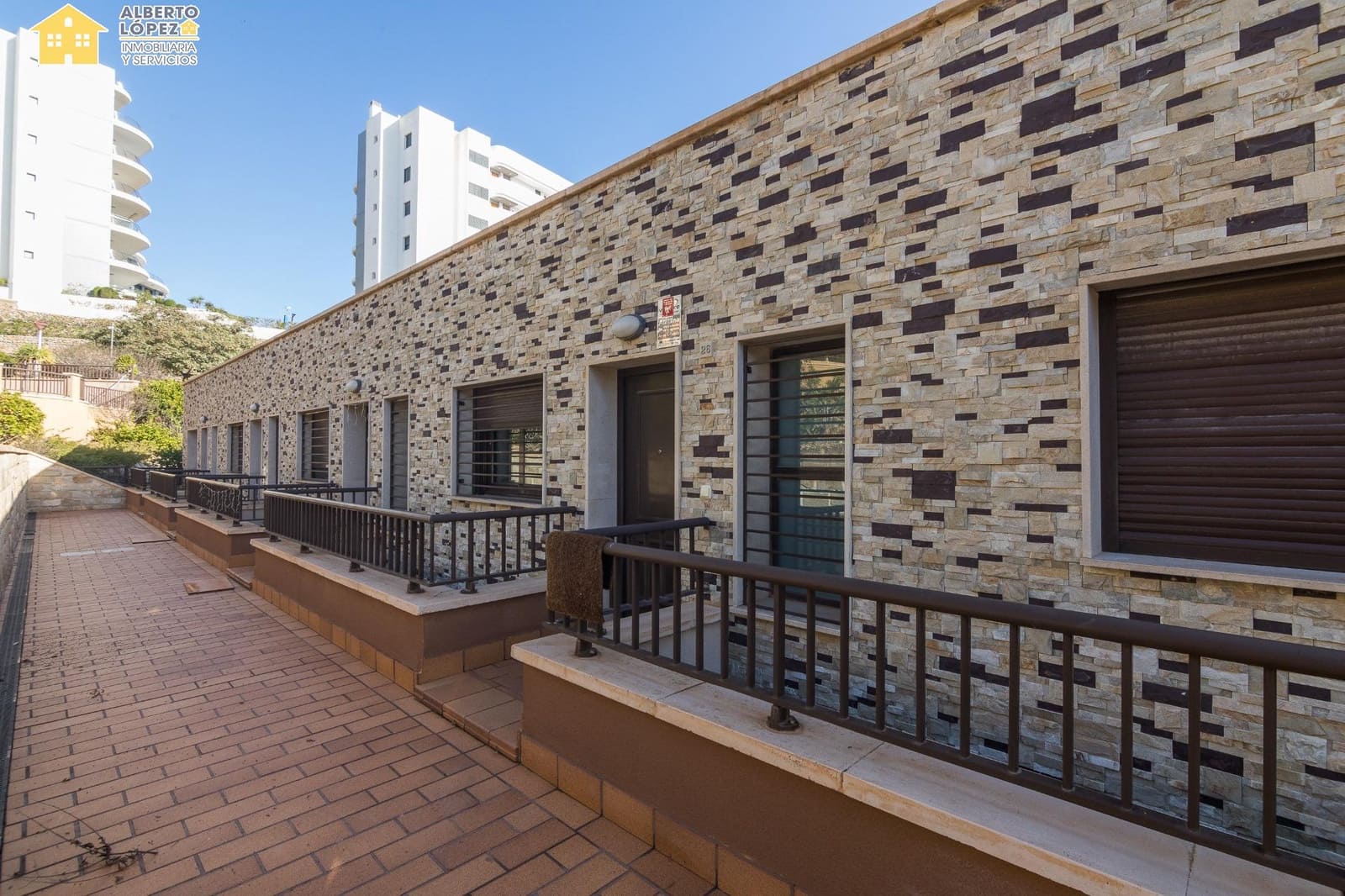 3 soverom Bungalow til salgs i Arenales del Sol med svømmebasseng garasje - € 375 000 (Ref: 9474266)