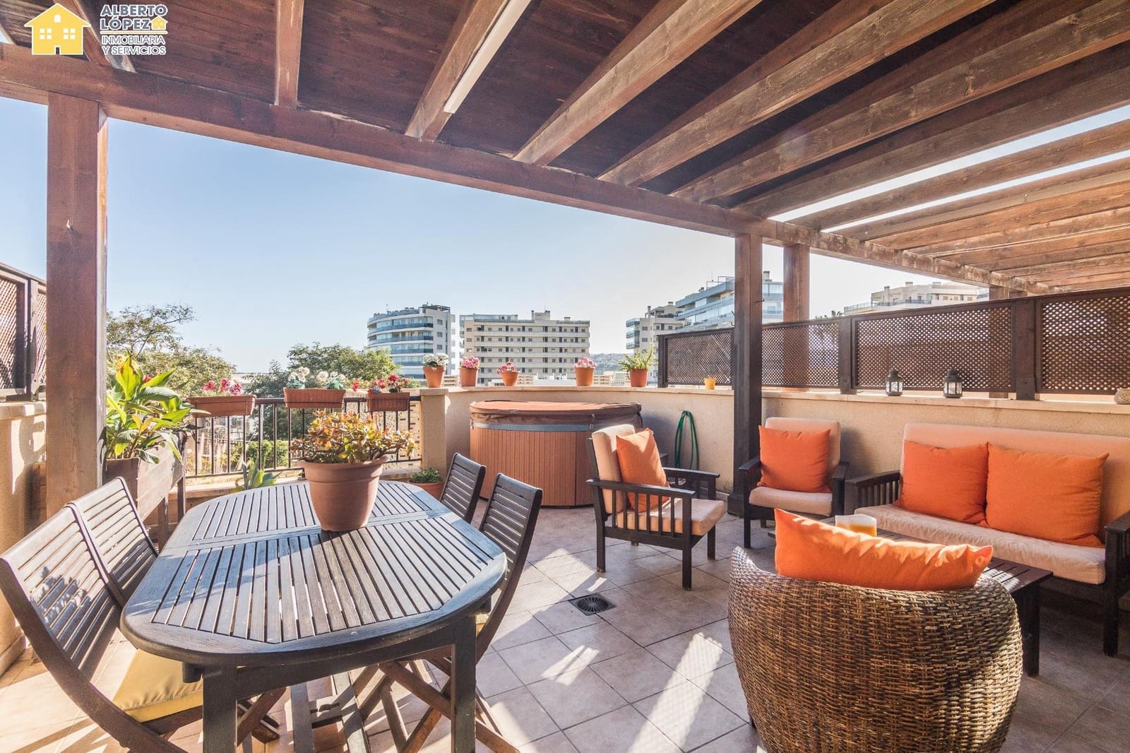 3 chambre Bungalow à vendre à Arenales del Sol avec piscine garage - 375 000 € (Ref: 9474266)