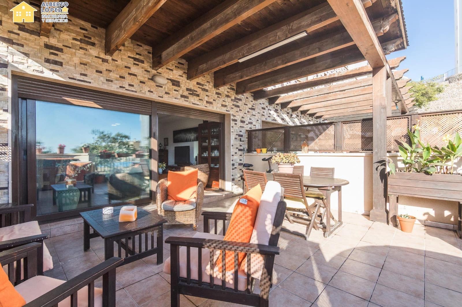 3 chambre Bungalow à vendre à Arenales del Sol avec piscine garage - 375 000 € (Ref: 9474266)