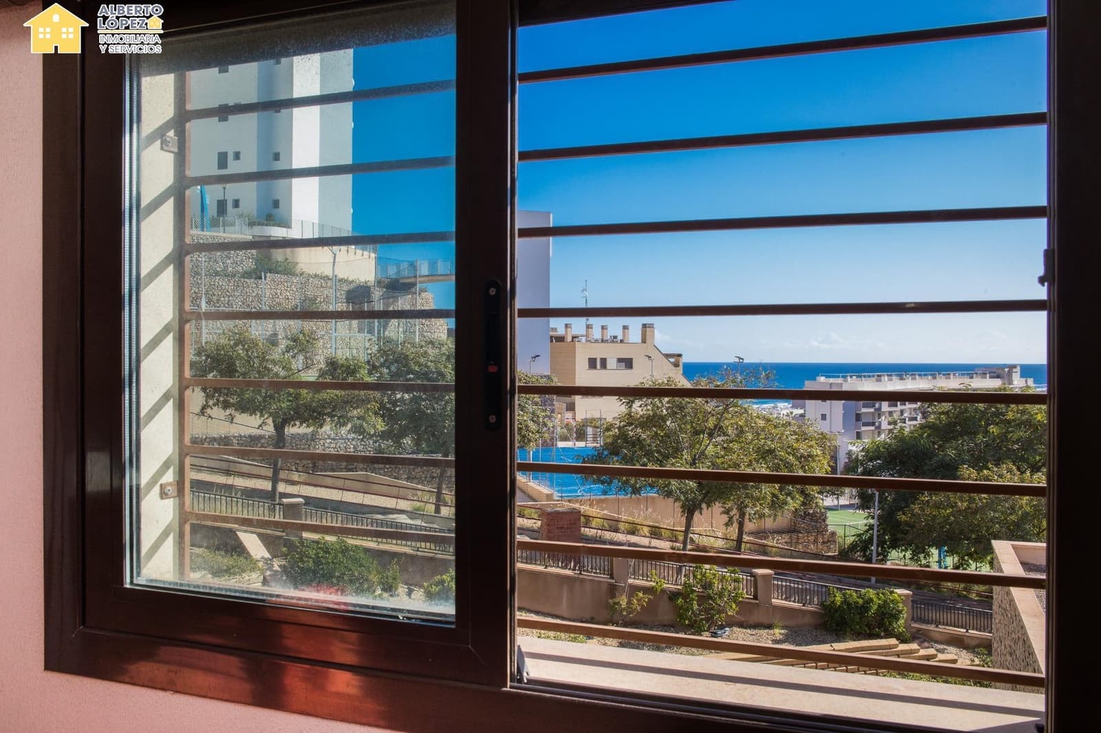 3 chambre Bungalow à vendre à Arenales del Sol avec piscine garage - 375 000 € (Ref: 9474266)