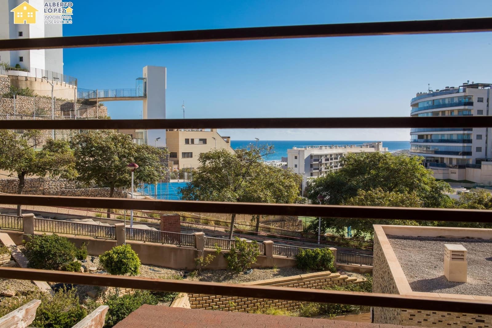 3 chambre Bungalow à vendre à Arenales del Sol avec piscine garage - 375 000 € (Ref: 9474266)