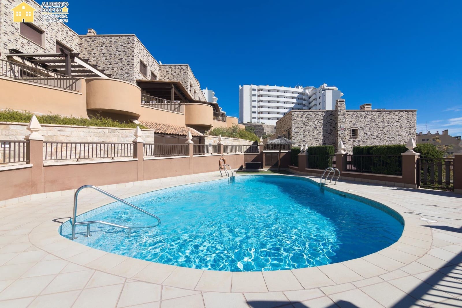 3 chambre Bungalow à vendre à Arenales del Sol avec piscine garage - 375 000 € (Ref: 9474266)