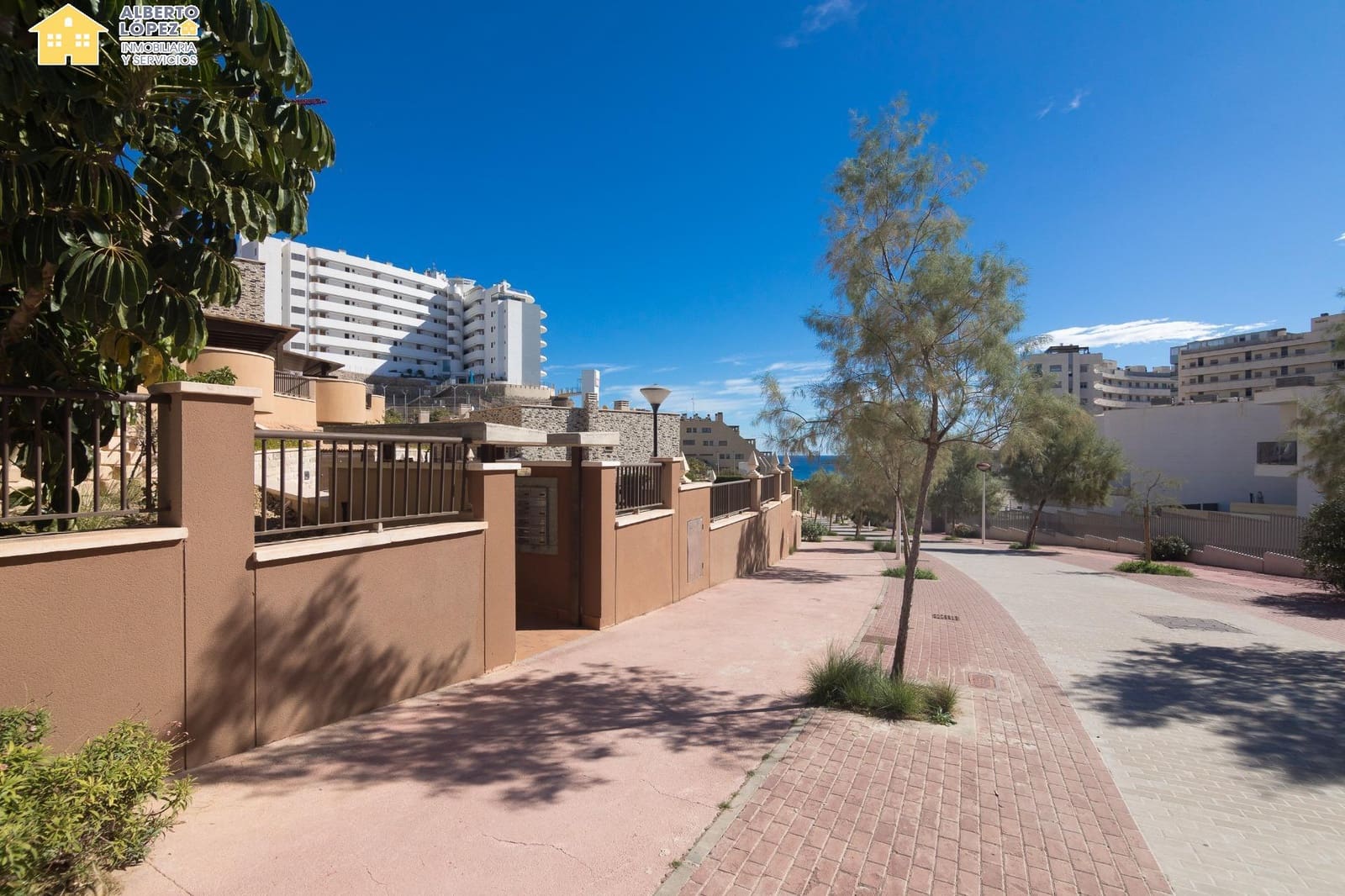 3 chambre Bungalow à vendre à Arenales del Sol avec piscine garage - 375 000 € (Ref: 9474266)