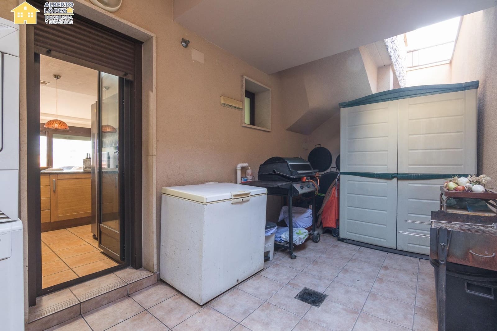 3 makuuhuone Bungalow myytävänä paikassa Arenales del Sol mukana uima-altaan 
autotalli - 375 000 € (Ref: 9474266)