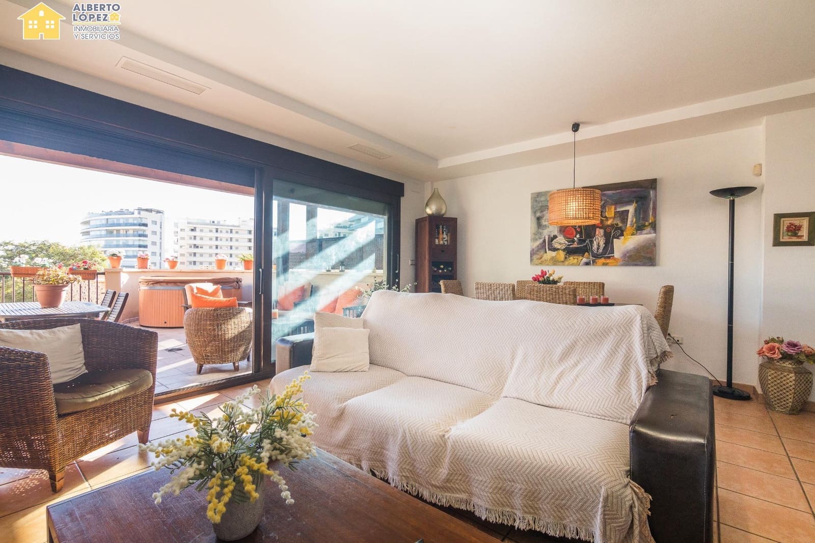 3 makuuhuone Bungalow myytävänä paikassa Arenales del Sol mukana uima-altaan 
autotalli - 375 000 € (Ref: 9474266)