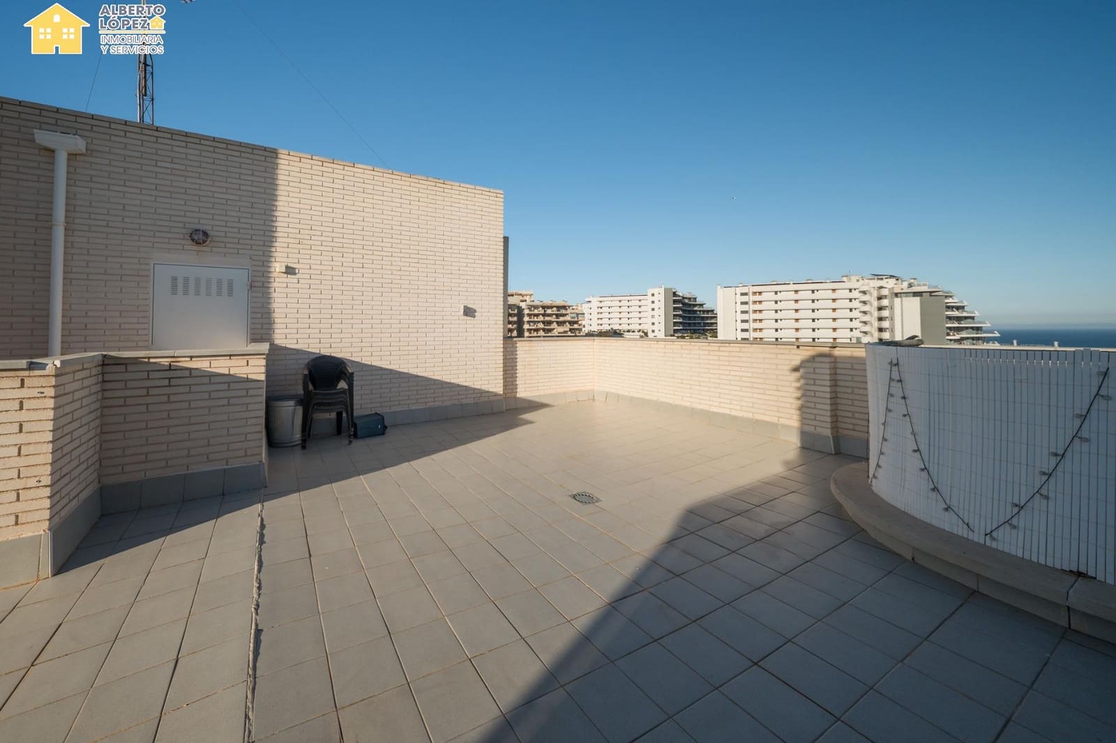 2 soveværelse Penthouse til salg i Arenales del Sol med swimmingpool garage - € 465.000 (Ref: 9637711)