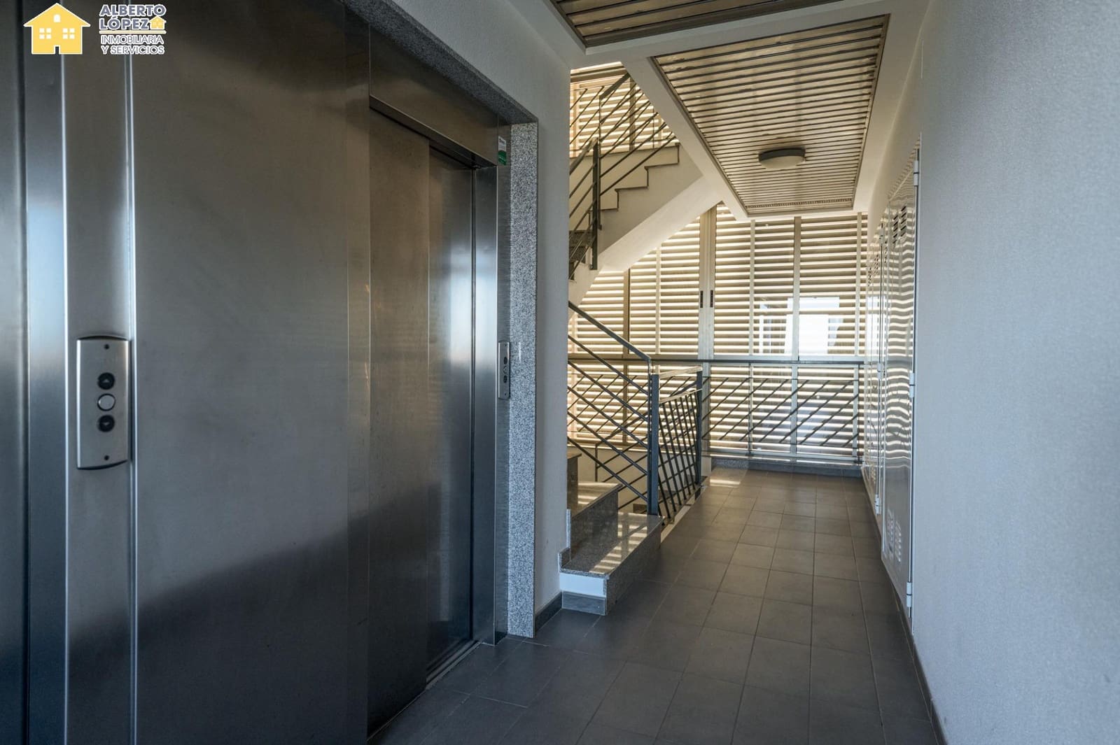 2 soveværelse Penthouse til salg i Arenales del Sol med swimmingpool garage - € 465.000 (Ref: 9637711)
