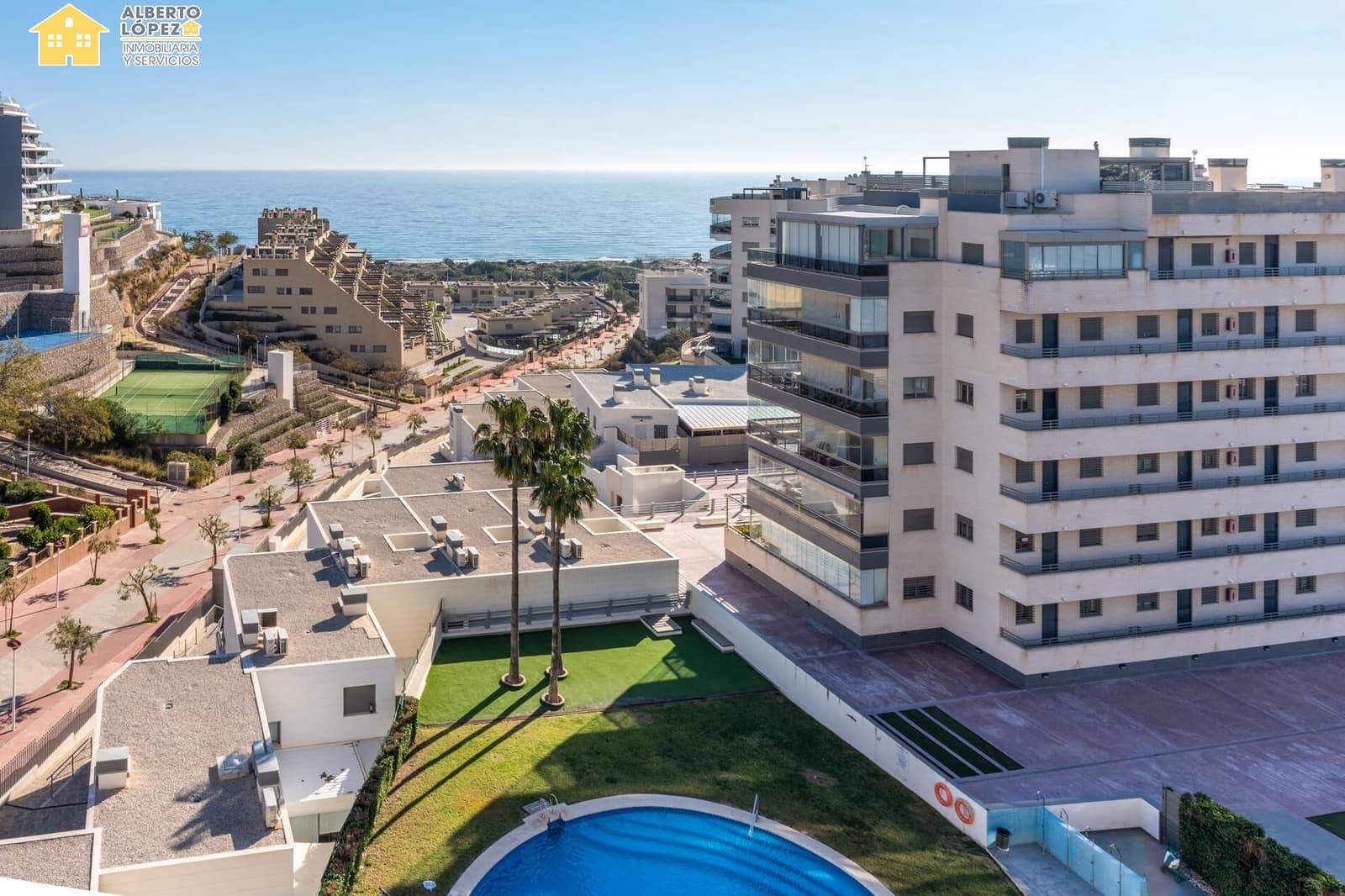 2 soveværelse Penthouse til salg i Arenales del Sol med swimmingpool garage - € 465.000 (Ref: 9637711)