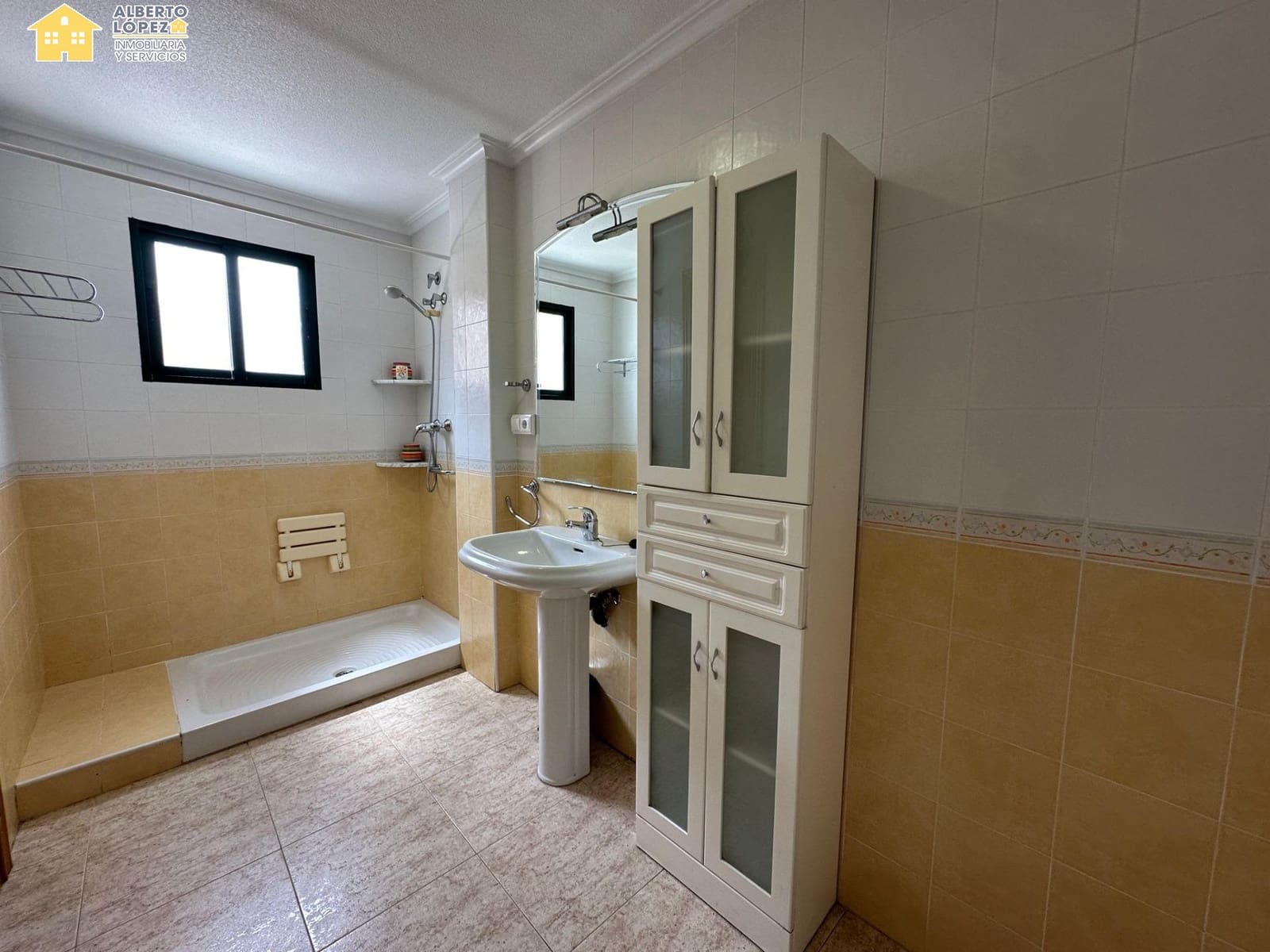 3 bedroom Flat for sale in El Altet with garage - € 195,000 (Ref: 9670772)