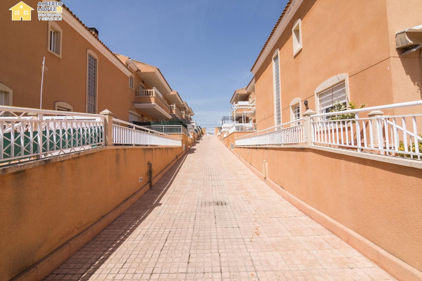 4 sypialnia Dom szeregowy na sprzedaż w El Altet z basenem garażem - 290 000 € (Ref: 9791152)