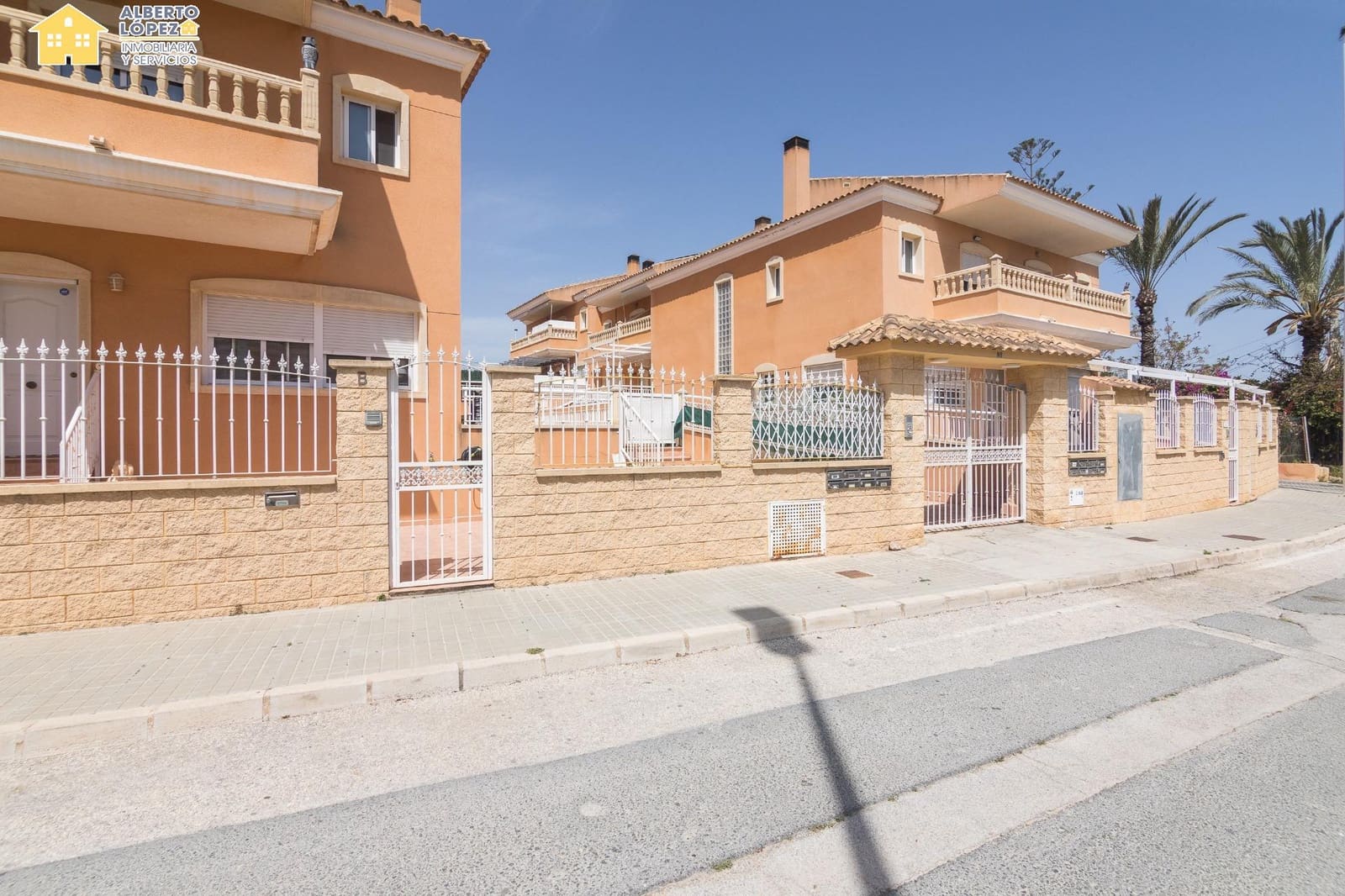 4 sypialnia Dom szeregowy na sprzedaż w El Altet z basenem garażem - 290 000 € (Ref: 9791152)