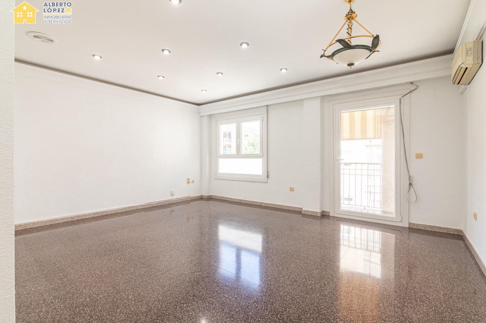 3 bedroom Flat for sale in El Altet - € 182,000 (Ref: 9846522)