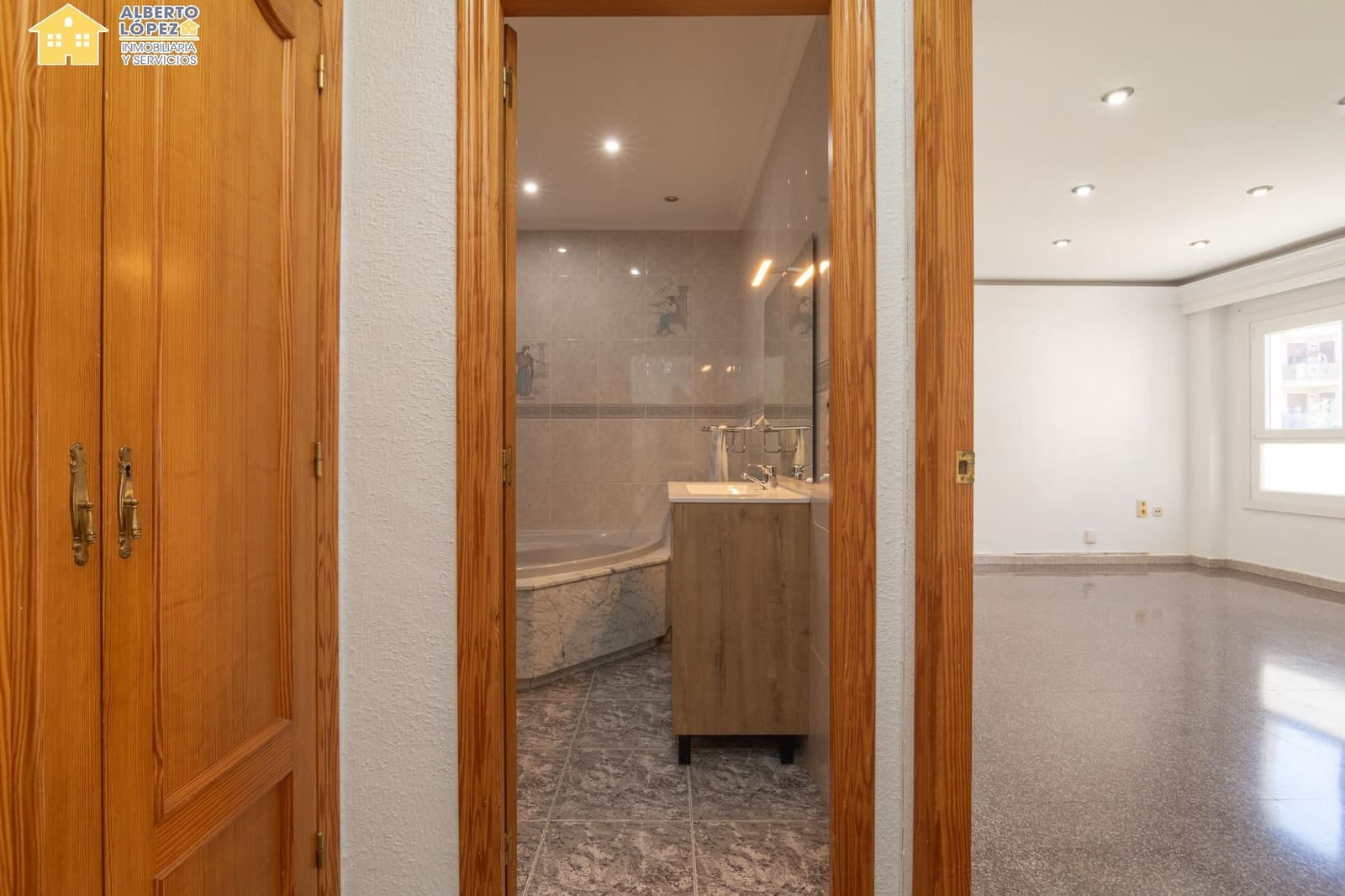 3 bedroom Flat for sale in El Altet - € 182,000 (Ref: 9846522)
