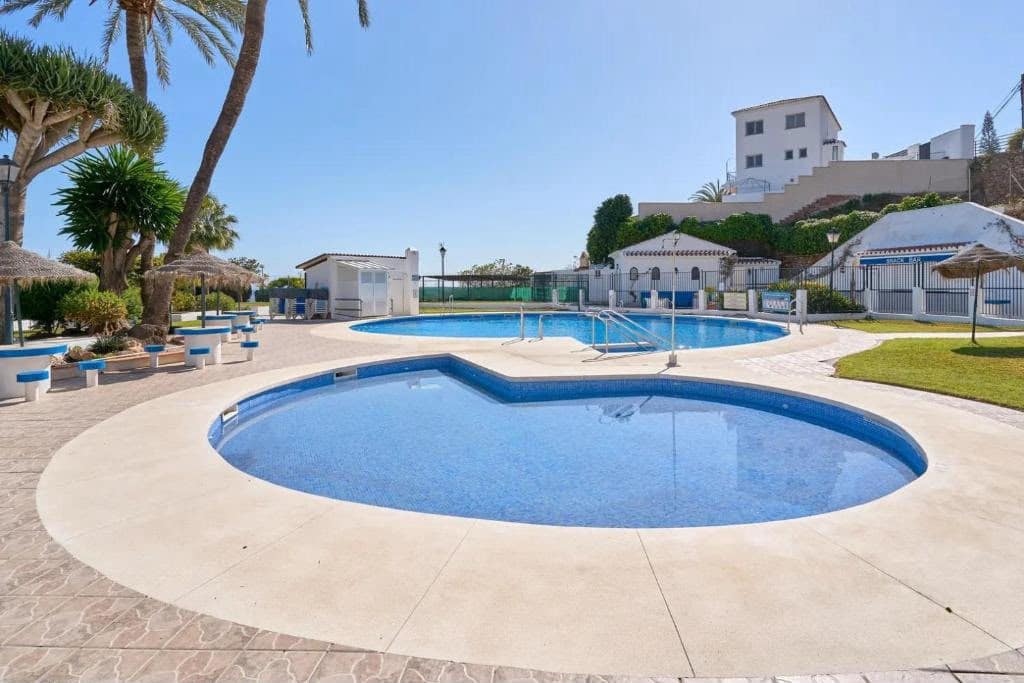 2 sovrum Lägenhet till salu i Nerja med pool - 365 000 € (Ref: 10097495)