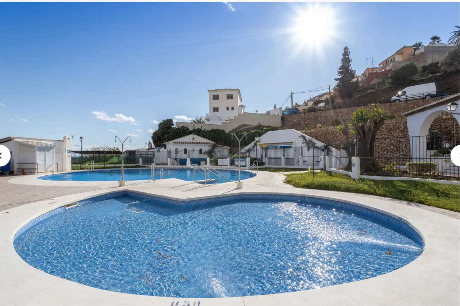 2 sovrum Lägenhet till salu i Nerja med pool - 365 000 € (Ref: 10097495)