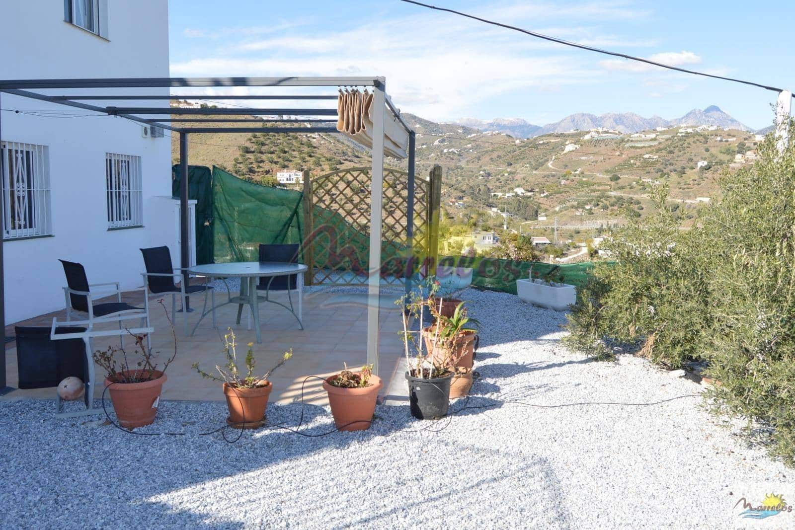 4 soveværelse Villa til salg i Torrox med swimmingpool garage - € 550.000 (Ref: 3285295)