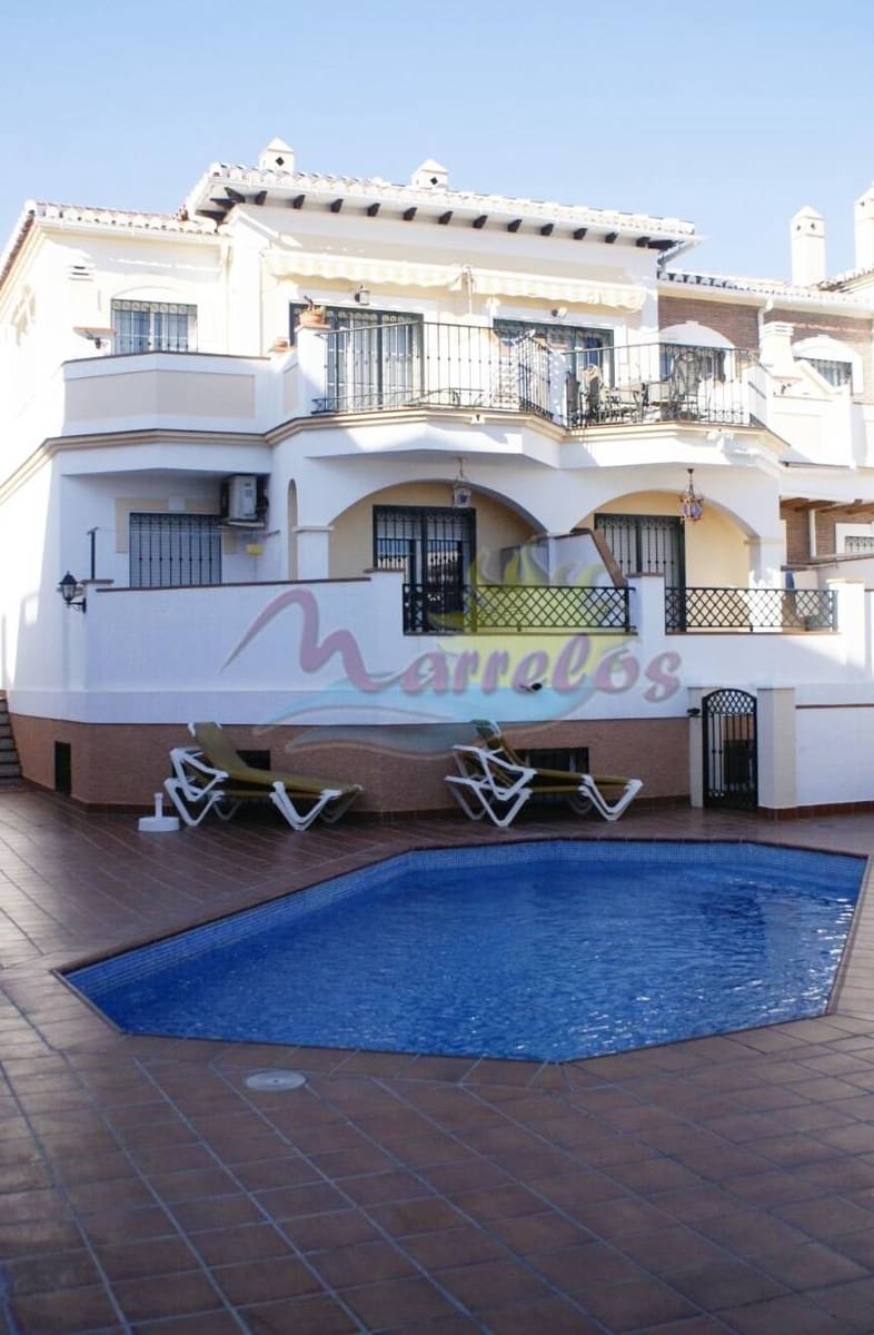 3 soveværelse Rækkehus til salg i Nerja med swimmingpool - € 499.500 (Ref: 3285299)