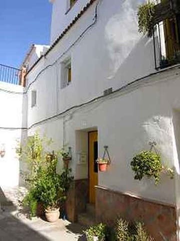 3 soverom Hus til salgs i Canillas de Albaida - € 125 000 (Ref: 3609662)