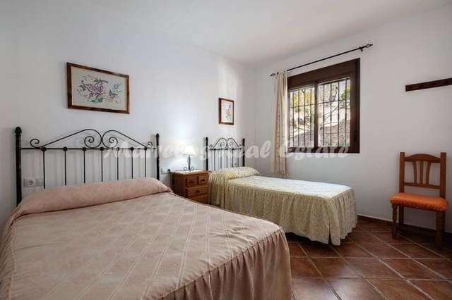 3 soveværelse Byhus til salg i Comares med swimmingpool - € 262.000 (Ref: 5890168)