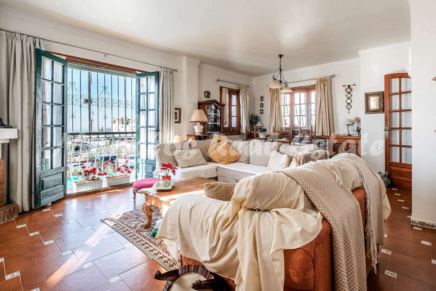 5 sovrum Villa till salu i Nerja - 499 000 € (Ref: 7340178)