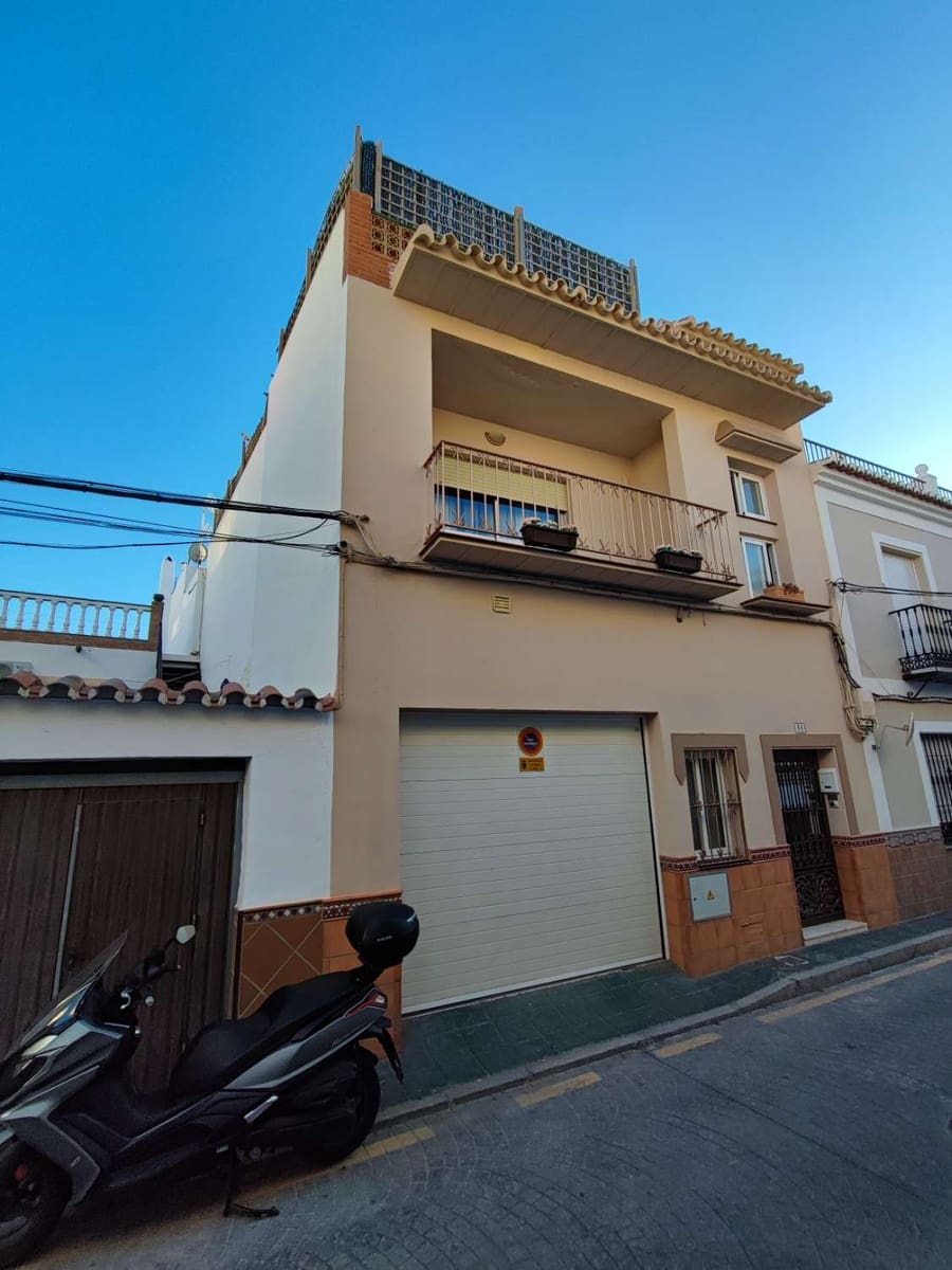 3 soveværelse Byhus til salg i Nerja med garage - € 750.000 (Ref: 7935629)