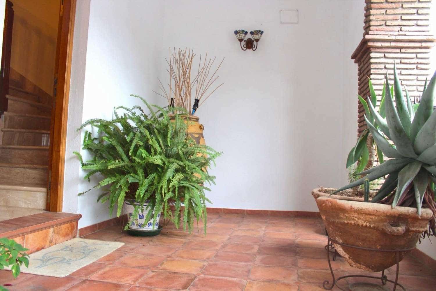 5 bedroom Terraced Villa for sale in Frigiliana with garage - € 560,000 (Ref: 8054098)