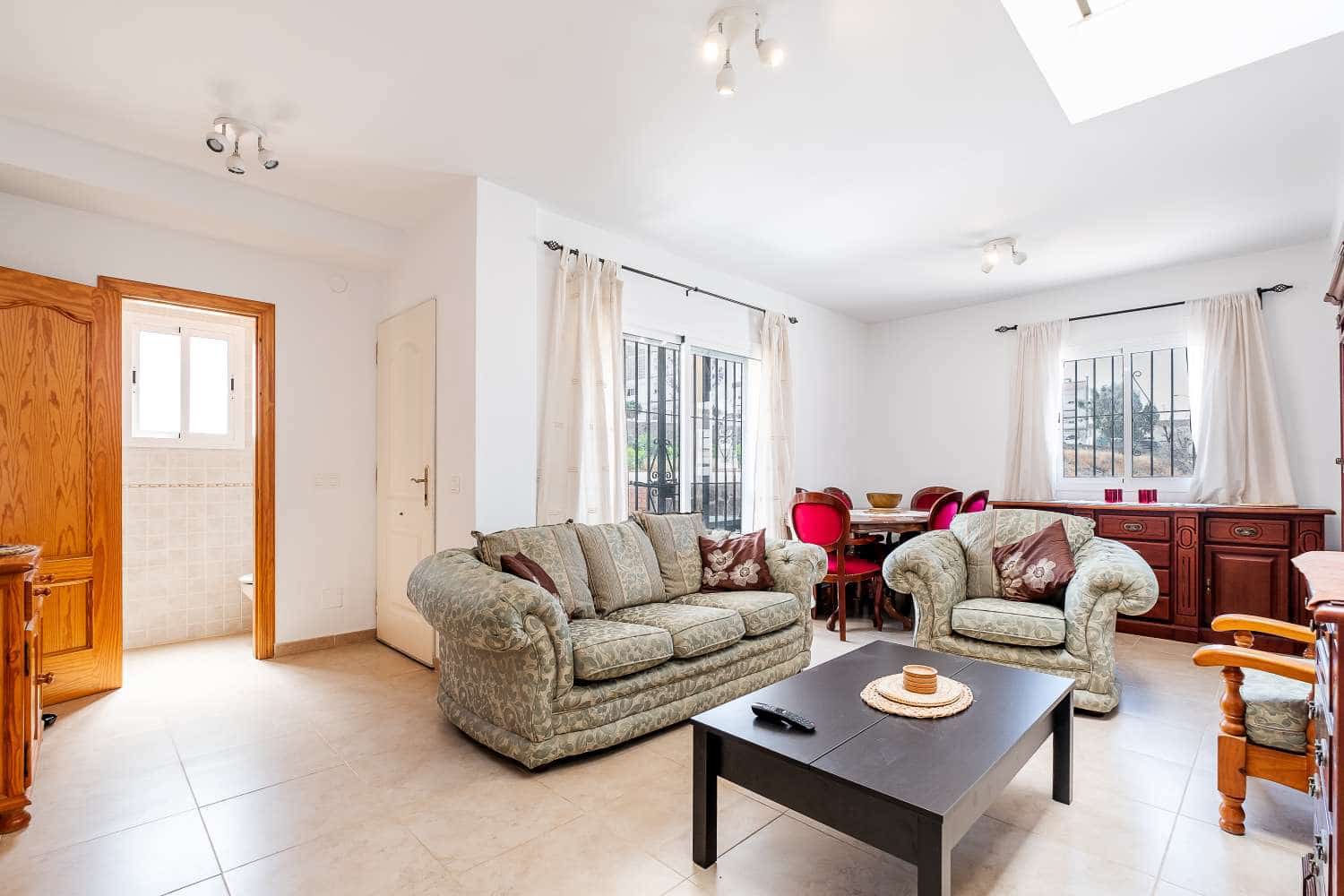 2 soveværelse Semi-Rækkehus til salg i Nerja - € 399.000 (Ref: 8353760)