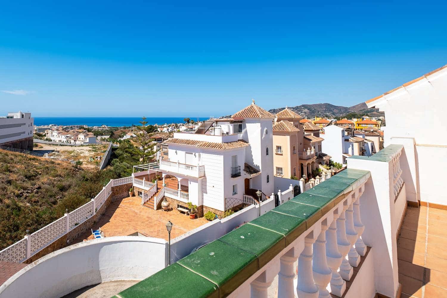 2 soveværelse Semi-Rækkehus til salg i Nerja - € 399.000 (Ref: 8353760)